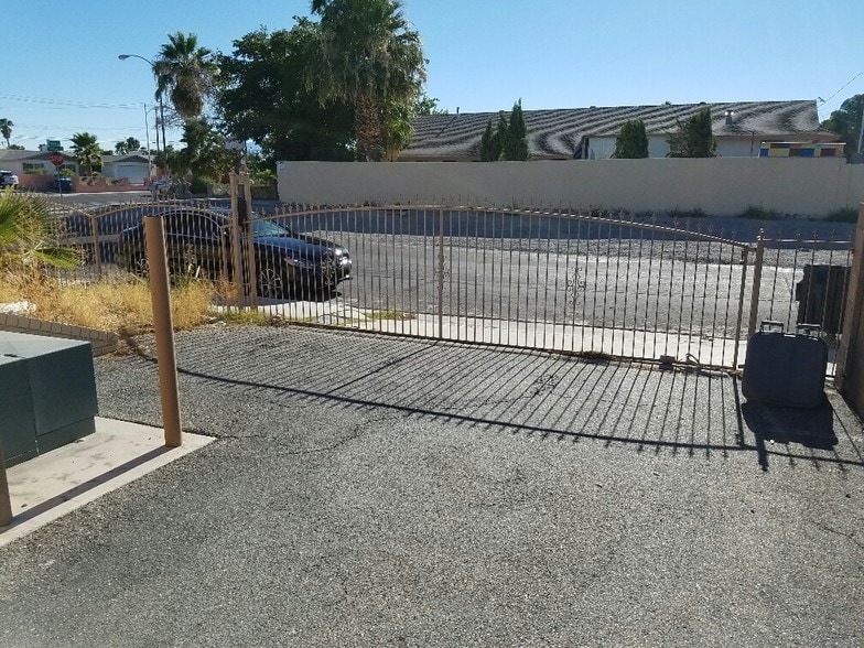 More Photos Of 5040 Edna Ave, Las Vegas Office For Lease