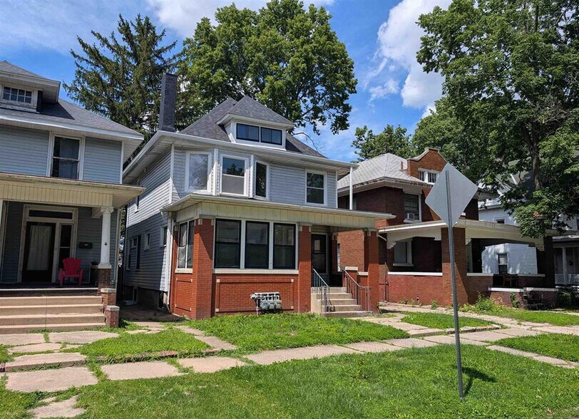 More Photos Of 1611 W Barker Ave, Peoria Multifamily For Sale