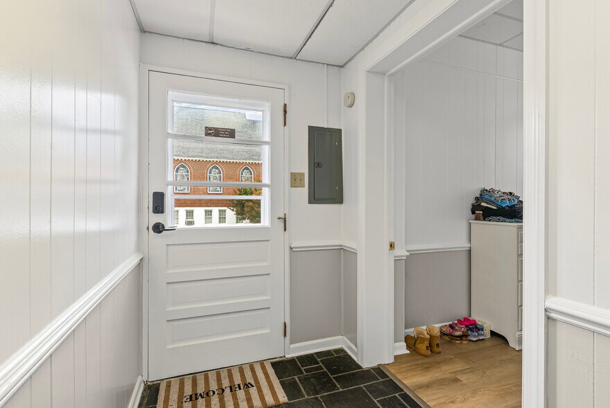 More Photos Of 525 7th St, Altavista Office For Sale