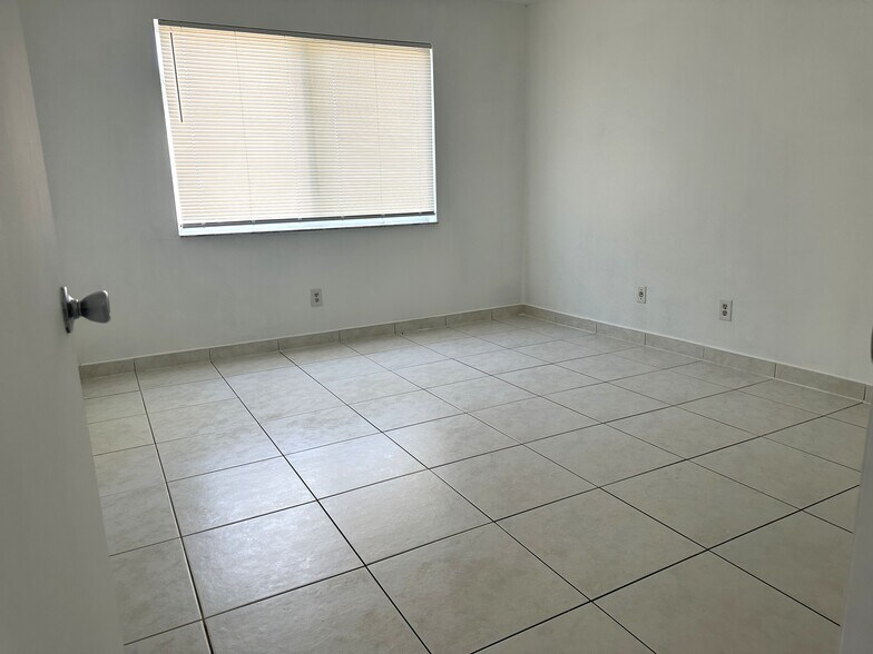 More Photos Of 724 NE 4th St, Hallandale Beach Apartments For Sale