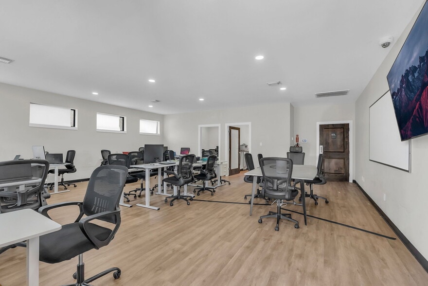 More Photos Of 907 Otto St, Brookshire Loft Creative Space For Sale