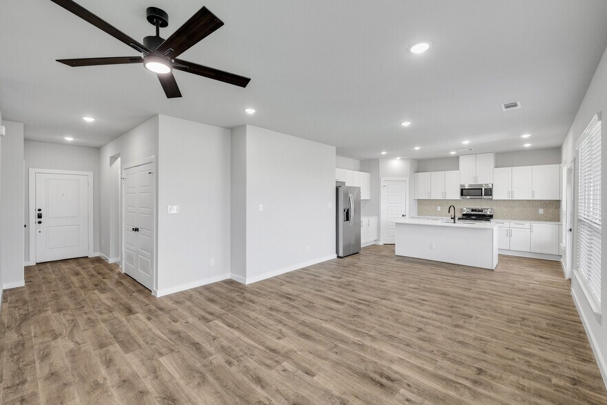 More Photos Of 651-655 Clovis St, Midlothian Apartments For Sale