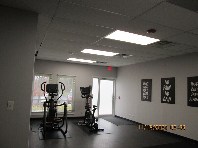 More Photos Of 33 W Higgins Rd, South Barrington Office For Lease