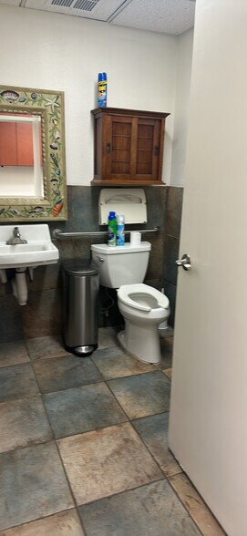 More Photos Of 5620 W Thunderbird Rd, Glendale Medical For Sale