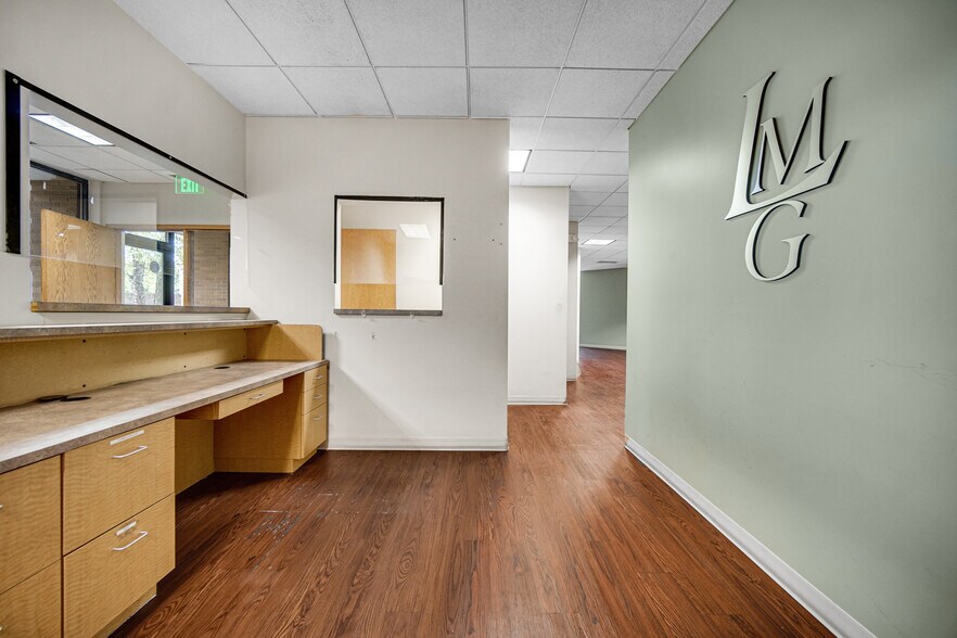 More Photos Of 9711 Valparaiso Dr, Munster Medical For Lease