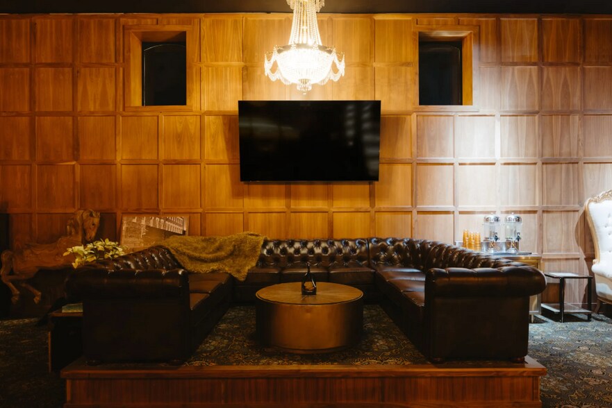 More Photos Of 700 Harrison Ave, Leadville Hotel For Sale