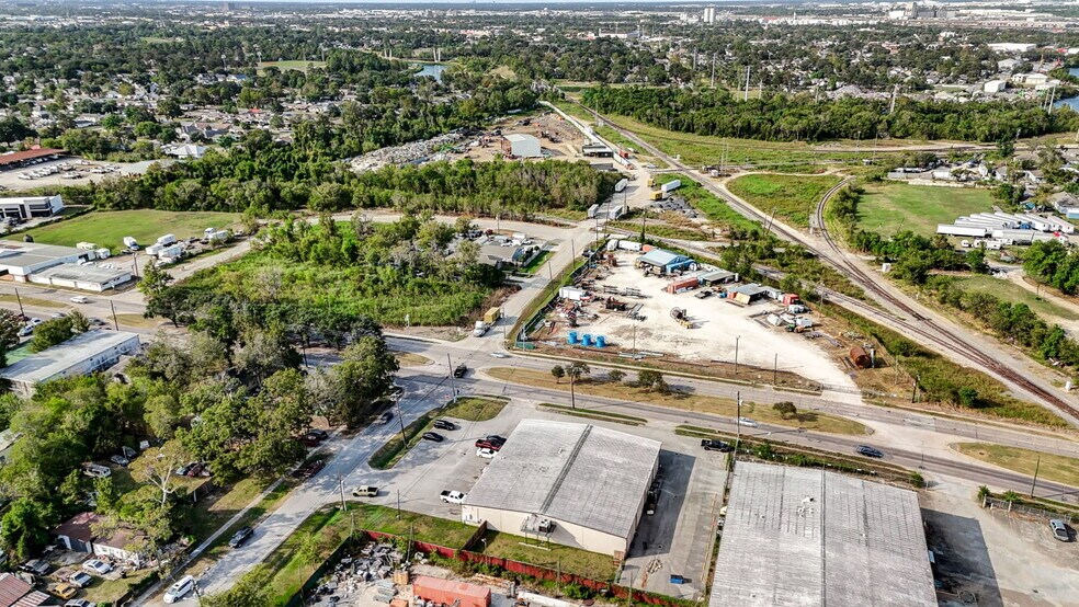 More Photos Of 7510 Lawndale St, Houston Warehouse For Sale