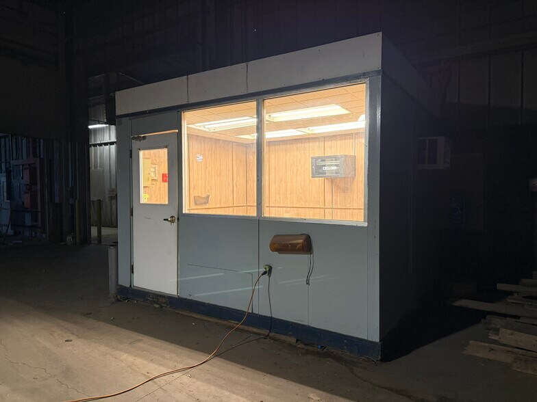 More Photos Of 73 Neale Rd, Vienna Warehouse For Lease