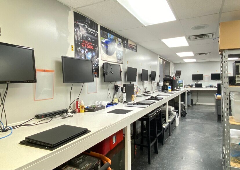 More Photos Of 523 24th St, Galveston Loft Creative Space For Sale