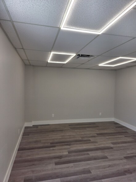 More Photos Of 5826-5830 Corporation Cir, Fort Myers Warehouse For Sale
