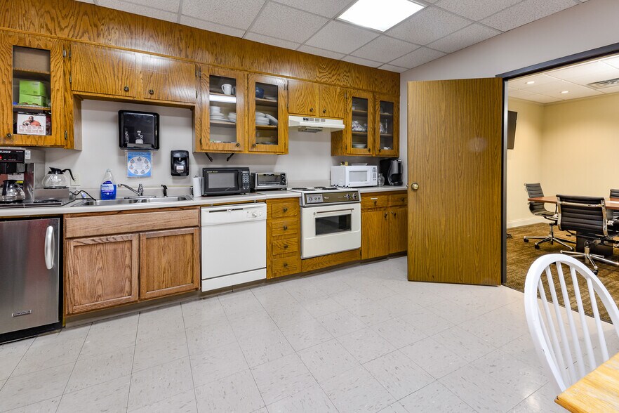 More Photos Of 650 S Shackleford Rd, Little Rock Coworking Space