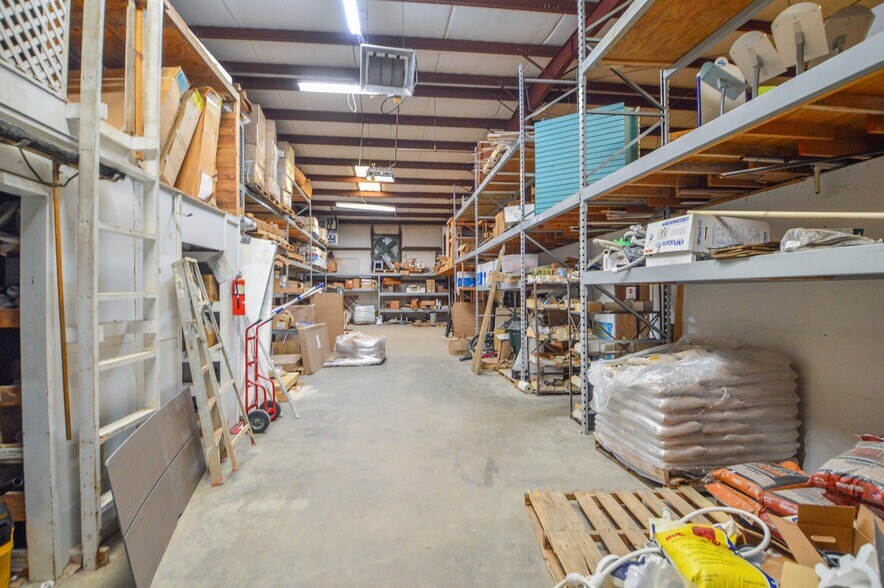 More Photos Of 415 Wilkins Wise Rd, Columbus Showroom For Sale