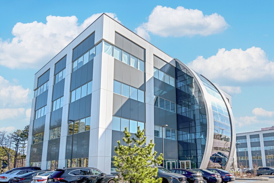 More Photos Of 2013 Cedarbridge Ave, Lakewood Office For Lease