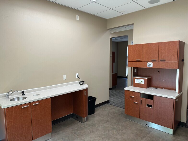 More Photos Of 324 Madson Pl, Davis Medical For Lease
