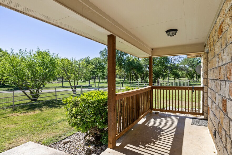 More Photos Of 13744 Us Highway 281 N, Round Mountain Flex For Sale