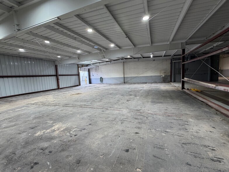 More Photos Of 207 Eiler Ave, Louisville Warehouse For Sale