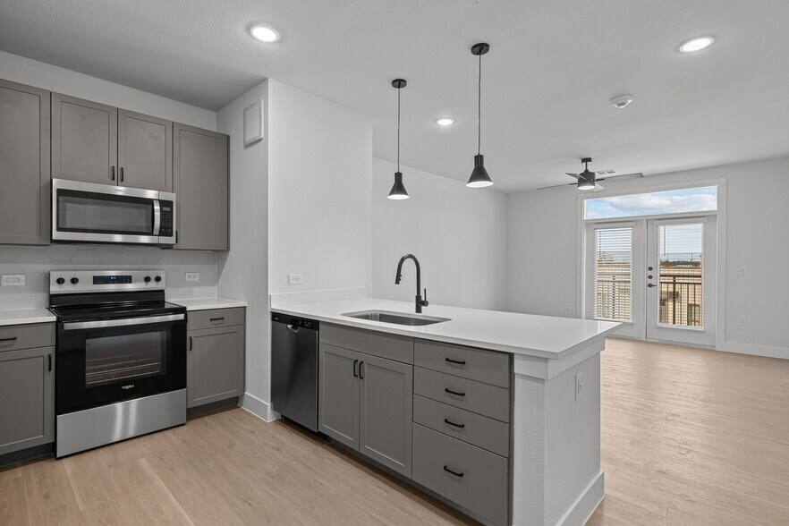 More Photos Of 760 Airport Blvd, Austin Apartments For Lease
