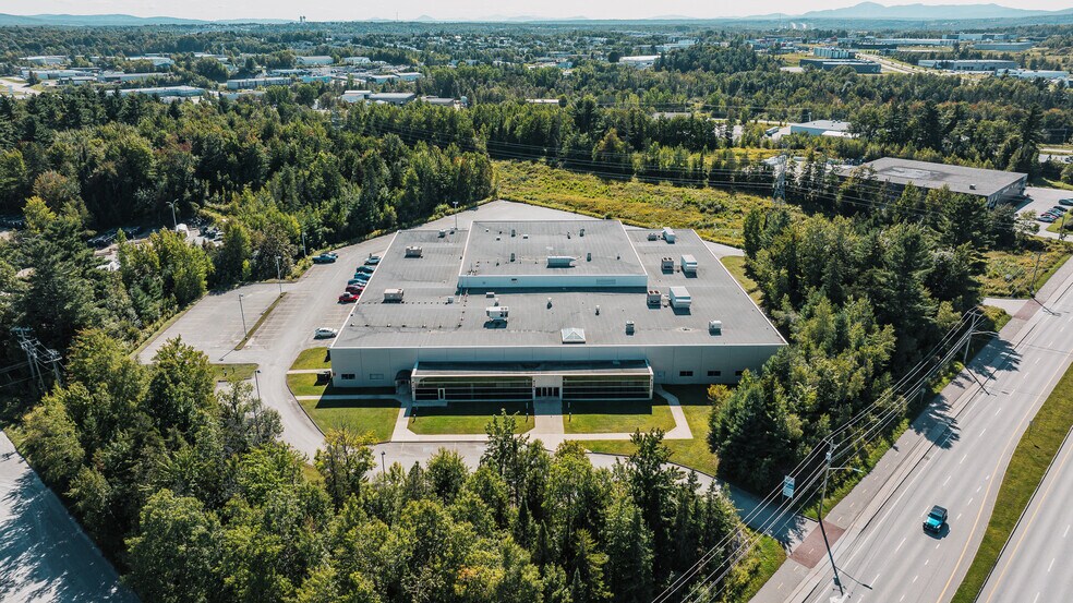 More Photos Of 4140-4150 Boul De Portland, Sherbrooke Manufacturing For Lease