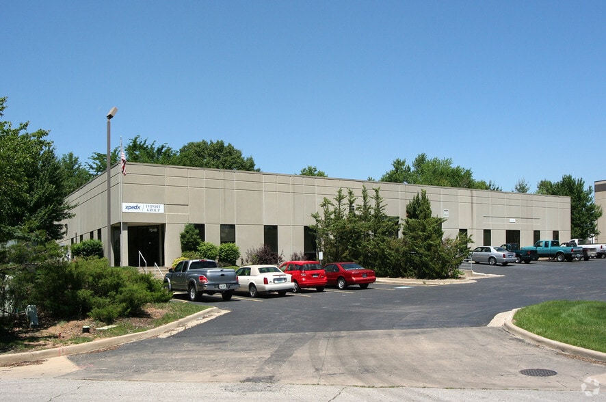 More Photos Of 7848 Barton St, Lenexa Warehouse For Lease