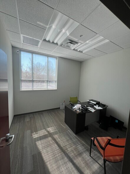 More Photos Of 9721 Cogdill Rd, Knoxville Office For Lease