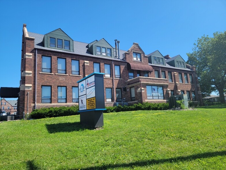 Primary Photo Of 100 N Krohn Pl, Sioux Falls Office For Lease