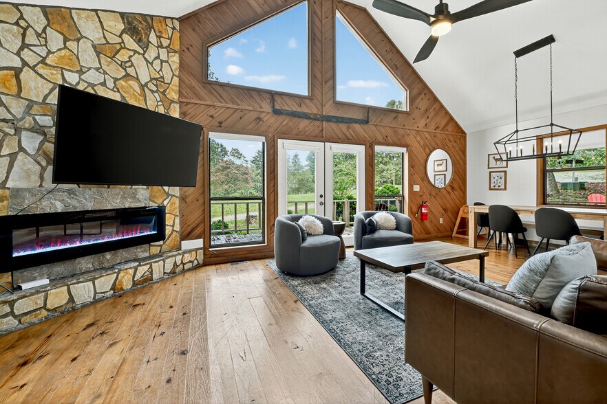 More Photos Of 77 Alpine Way, Blairsville Hotel For Sale