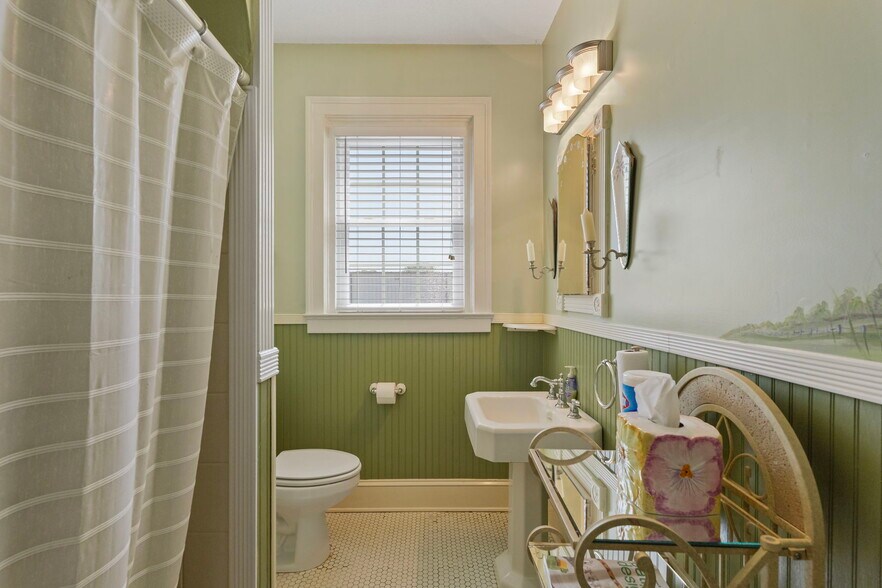 More Photos Of 310 S Clinton Ave, Dunn Medical For Sale