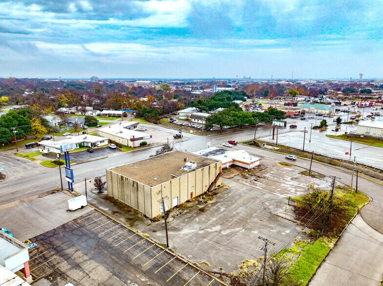 More Photos Of 1210 Lake Air Dr, Waco Freestanding For Sale