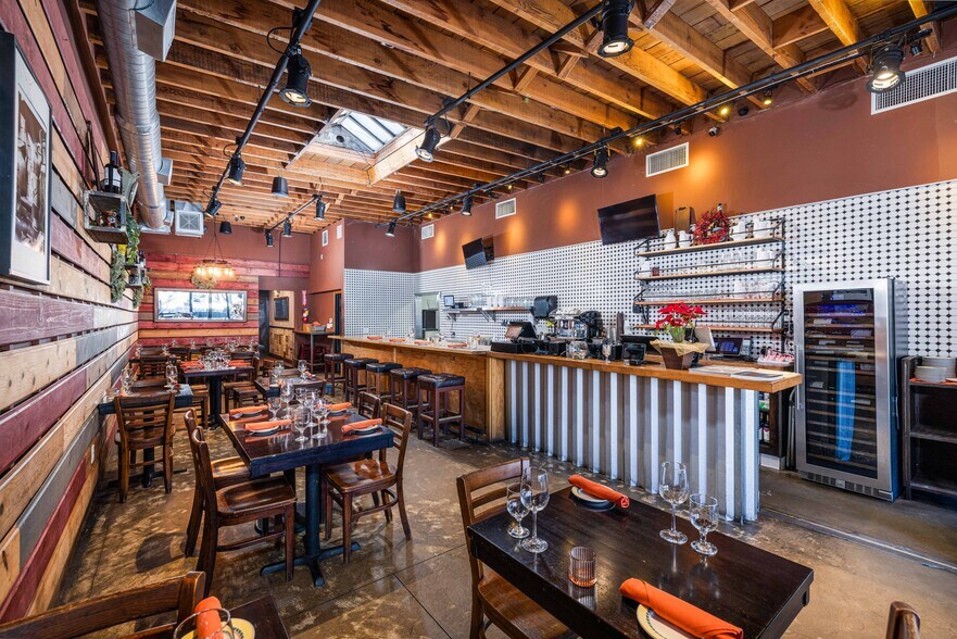 More Photos Of 1632 Colorado Blvd, Los Angeles General Retail For Sale