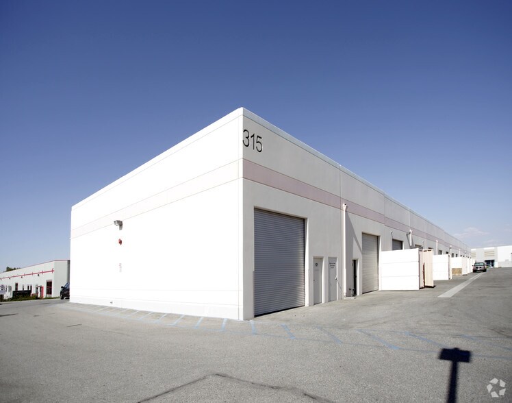 More Photos Of 315 E Avenue K-8, Lancaster Light Manufacturing For Lease