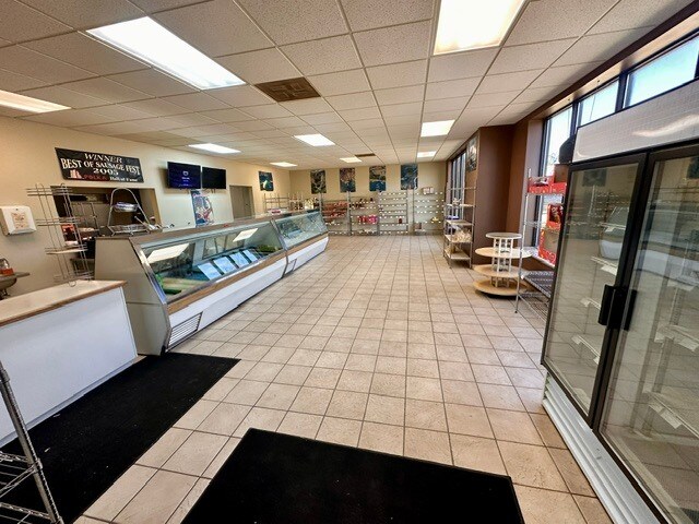 More Photos Of 34900 Lake Shore Blvd, Eastlake General Retail For Lease