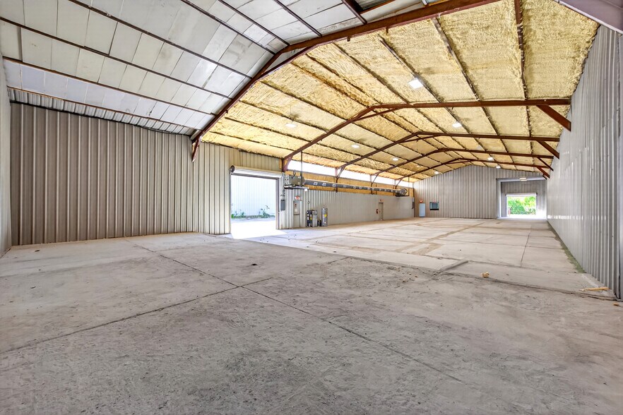 More Photos Of 703 Buschong St, Houston Manufacturing For Lease