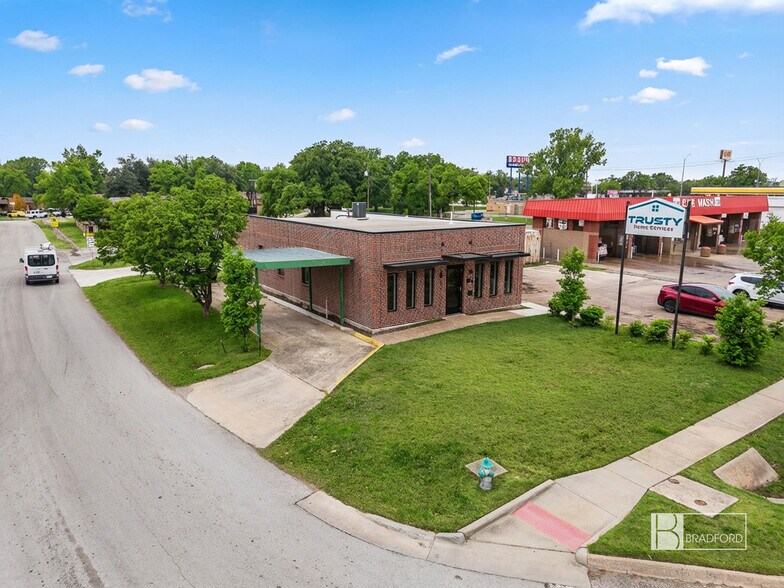 Primary Photo Of 300 Fox Ave, Lewisville Freestanding For Lease