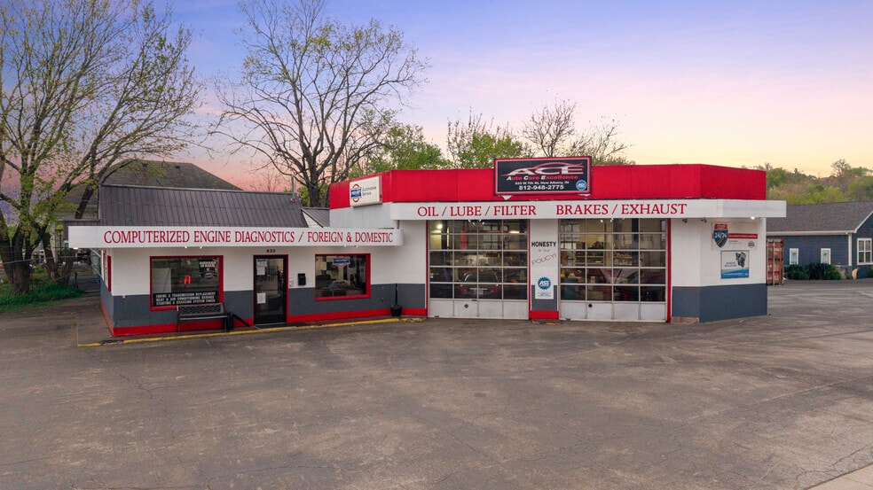 Primary Photo Of 833 W 7th St, New Albany Auto Repair For Sale