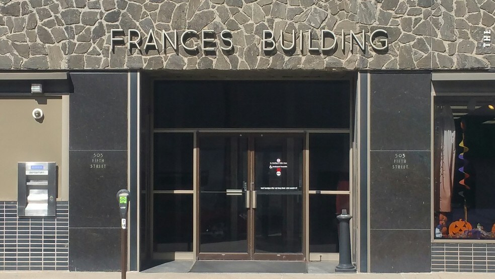 More Photos Of 505-511 5th St, Sioux City Office For Sale