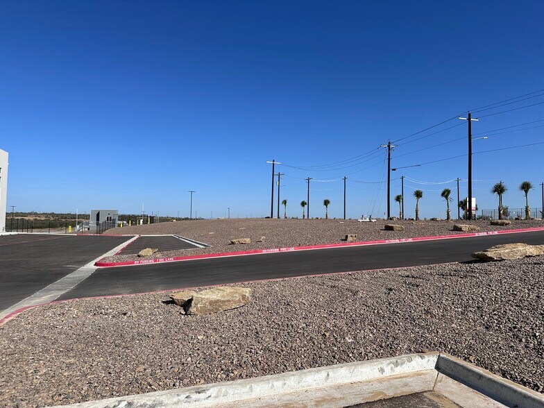 More Photos Of 19926 Kraus Lp, Laredo Distribution For Sale