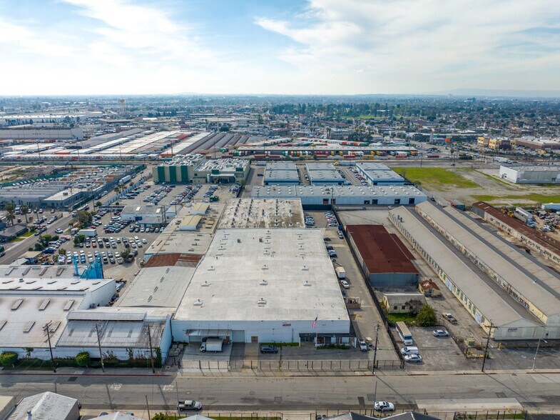 More Photos Of 4916 Cecilia St, Cudahy Warehouse For Sale