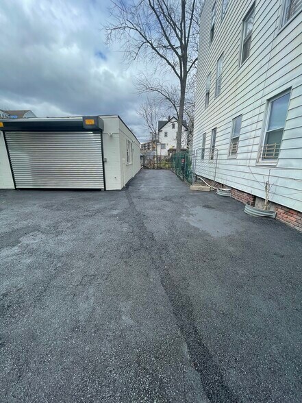 More Photos Of 157 Smith St, Newark Storefront Retail Office For Sale