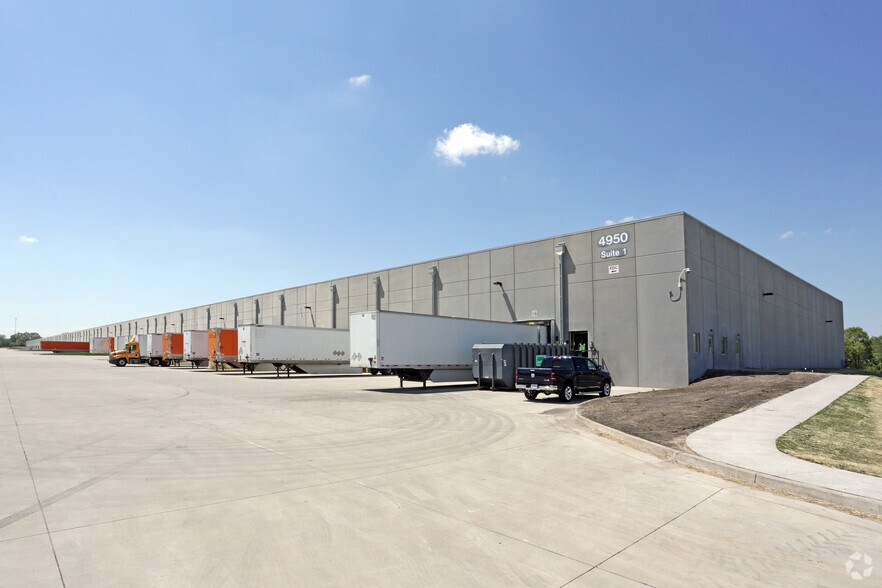 More Photos Of 4950 NE 29th St, Des Moines Warehouse For Lease