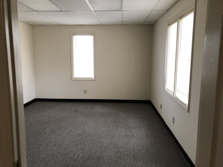 More Photos Of 3532 Irwin Simpson Rd, Mason Office Residential For Lease