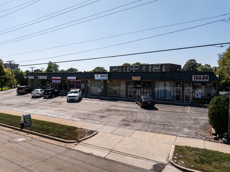 More Photos Of 805-813 W Rand Rd, Arlington Heights General Retail For Lease