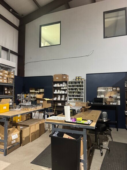 More Photos Of 14707 Fitzhugh Rd, Austin Warehouse For Lease