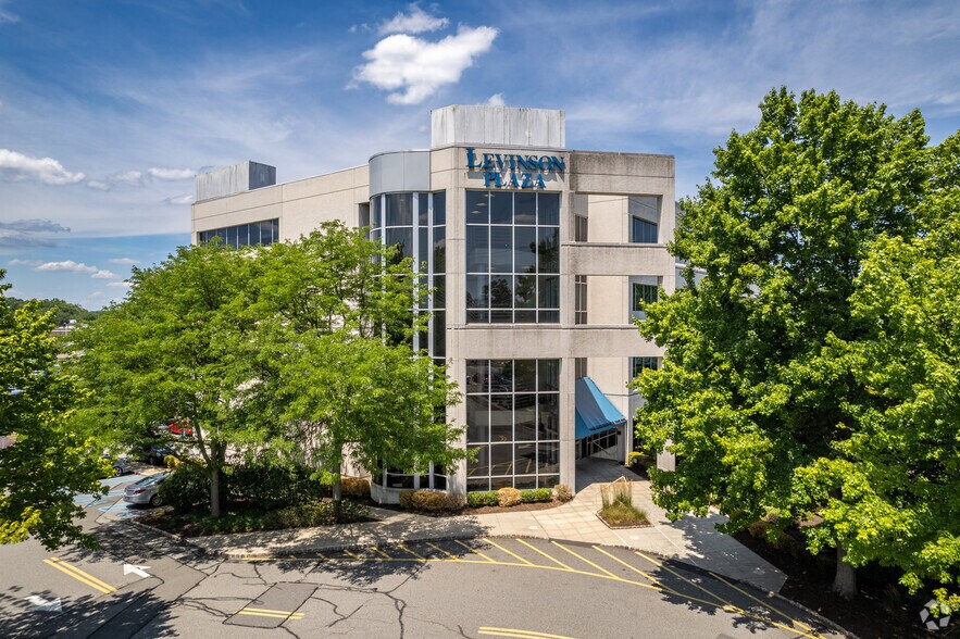 More Photos Of 2 Lincoln Hwy, Edison Medical For Lease