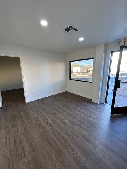 More Photos Of 5790 Wynn Rd, Las Vegas Showroom For Lease