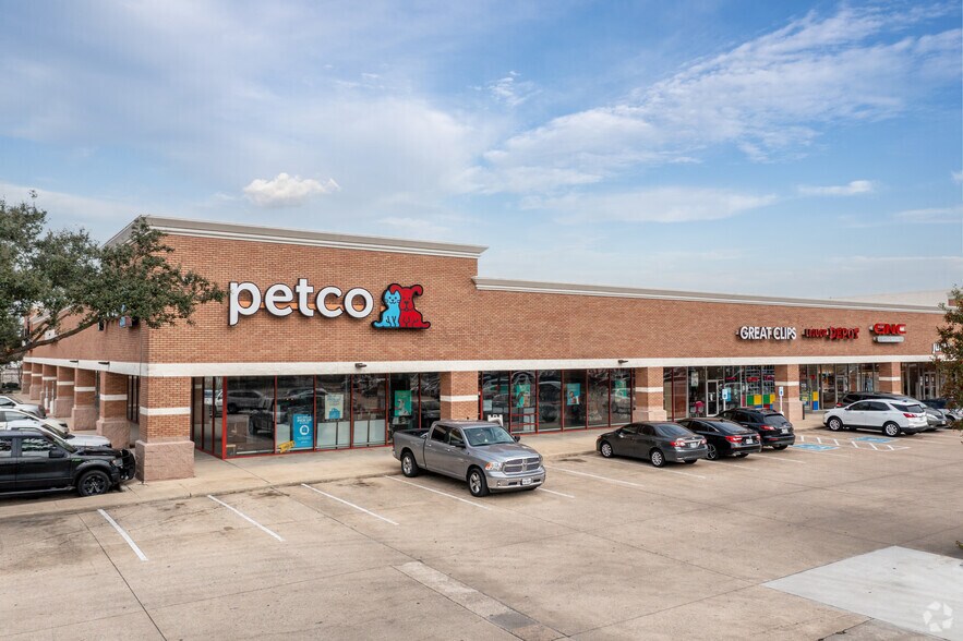 More Photos Of 11601-11725 S Sam Houston Pky E, Houston Unknown For Lease