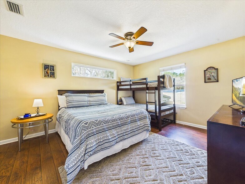 More Photos Of 100 Pilothouse Ct, Palatka Multifamily For Sale