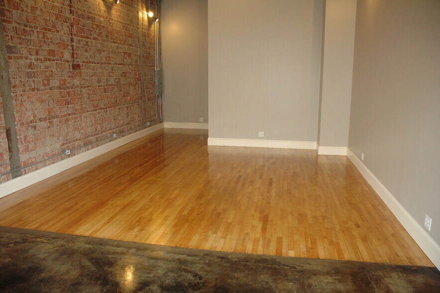 More Photos Of 217 Broad St, Kingsport Storefront Retail Office For Sale