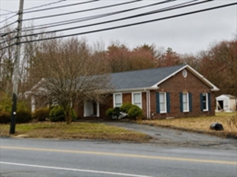More Photos Of 55 Lafayette Rd, Salisbury Flex For Sale