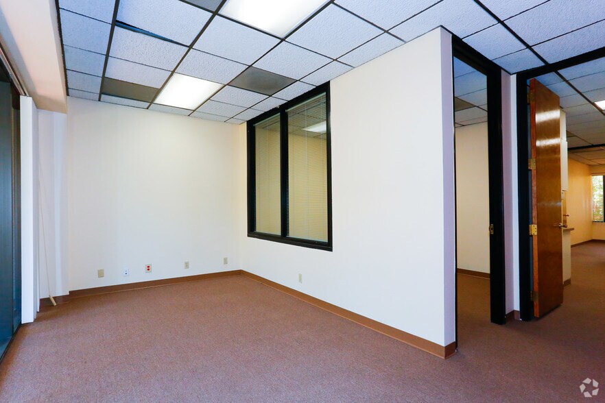 More Photos Of 1771 E Flamingo Rd, Las Vegas Unknown For Lease