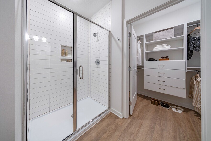 More Photos Of 1647 E Colonial Dr, Orlando Apartments For Sale